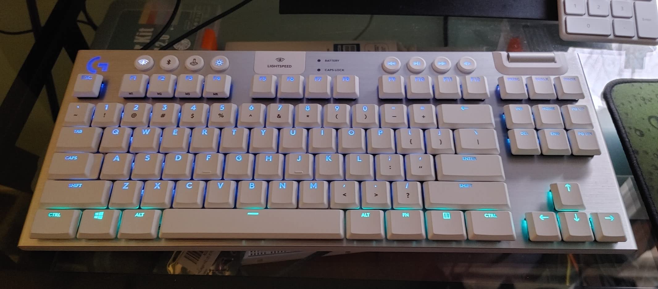 Logitech G915 TKL Tenkeyless Lightspeed Wireless RGB Mechanical Gaming Keyboard, Low Profile Switch Options, Lightsync RGB, Advanced Wireless and Bluetooth Support - Tactile customer photo 1