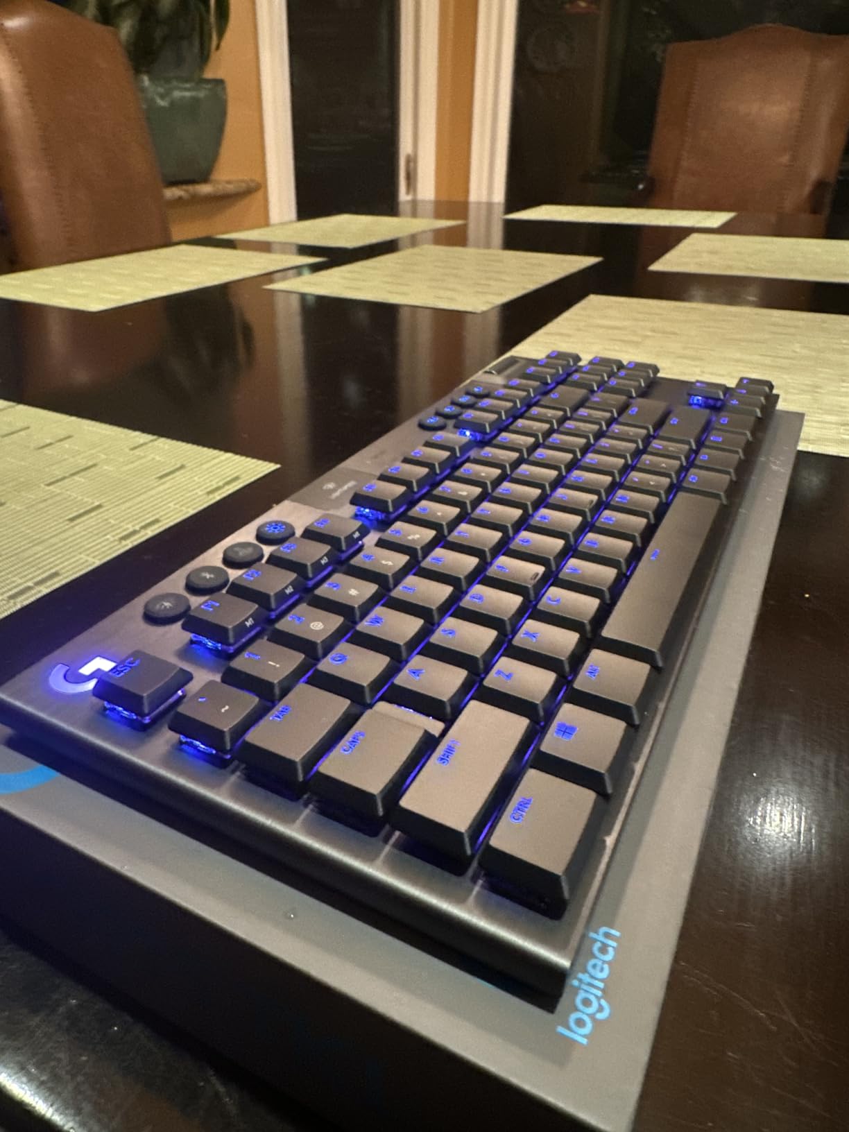 Logitech G915 TKL Tenkeyless Lightspeed Wireless RGB Mechanical Gaming Keyboard, Low Profile Switch Options, Lightsync RGB, Advanced Wireless and Bluetooth Support - Tactile customer photo 2