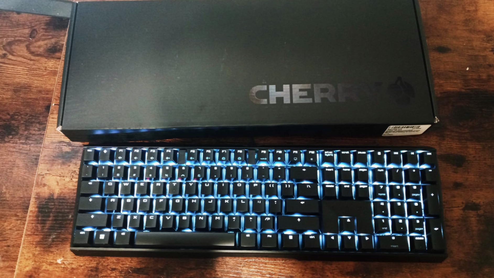 CHERRY MX 3.0S, Wired Mechanical Gaming Keyboard, Robust Aluminum Housing, RGB-Lighting, Full Key Rollover, Anti Ghosting, MX2A Silent RED Switches, Black customer photo 2