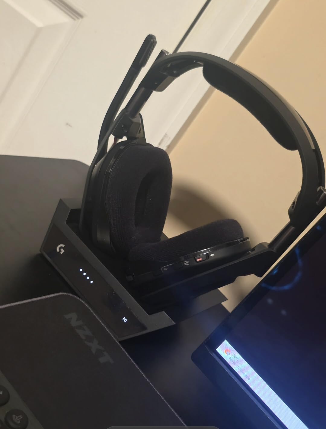Astro A50 Multi-Platform Wireless Gaming Headset + Base Station for PS5/Xbox/PC: PLAYSYNC Audio Switcher, <16bit/48kHz (Console), <24bit/48kHz (PC), 24hr Battery, 2.4GHz & BT - Black customer photo 2