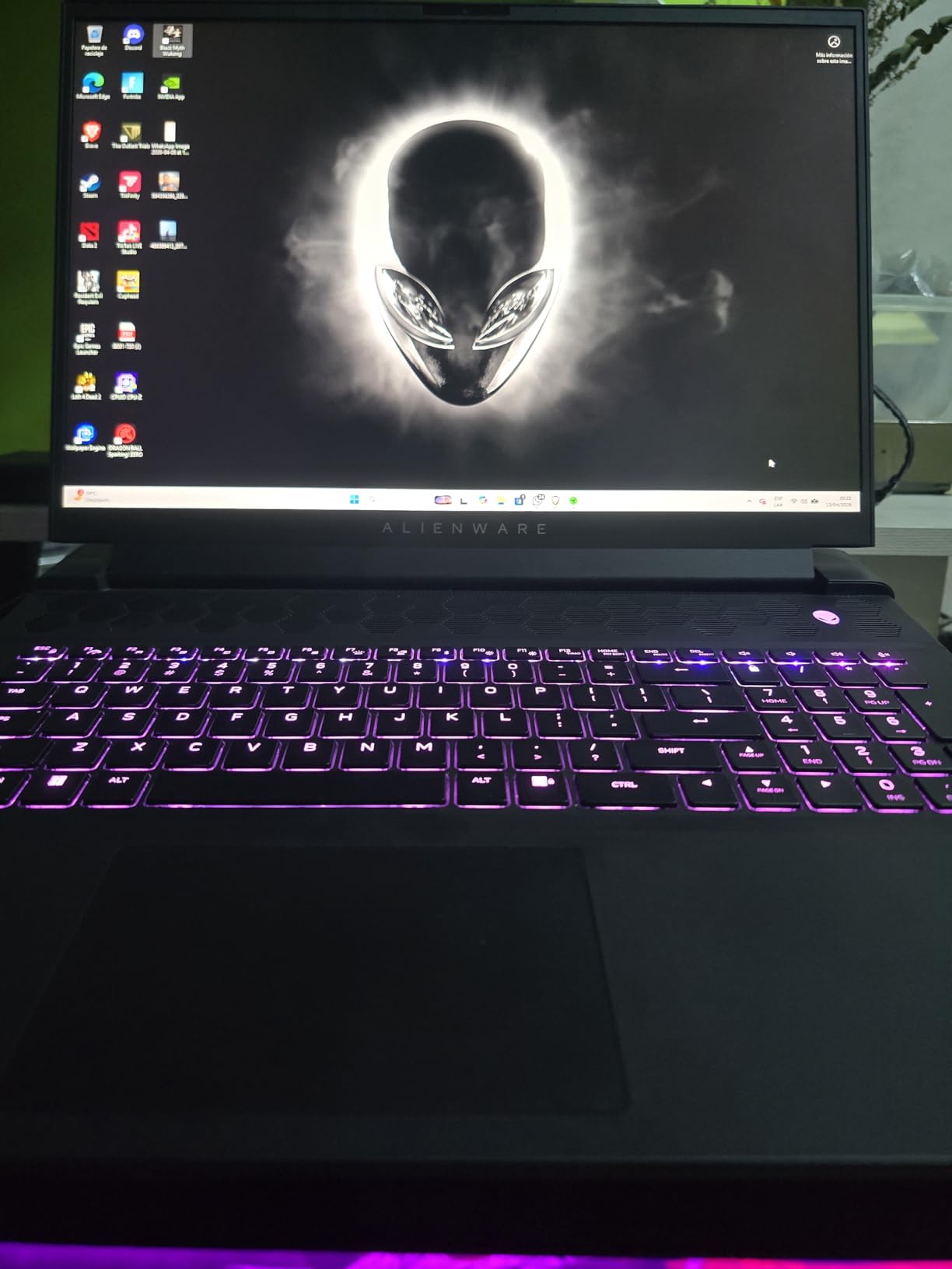 Razer Laptop Cooling Pad: Adaptive Smart - Intelligent Fan Control - Airtight Pressure Chamber - Fits Most Laptops & Macbooks 14