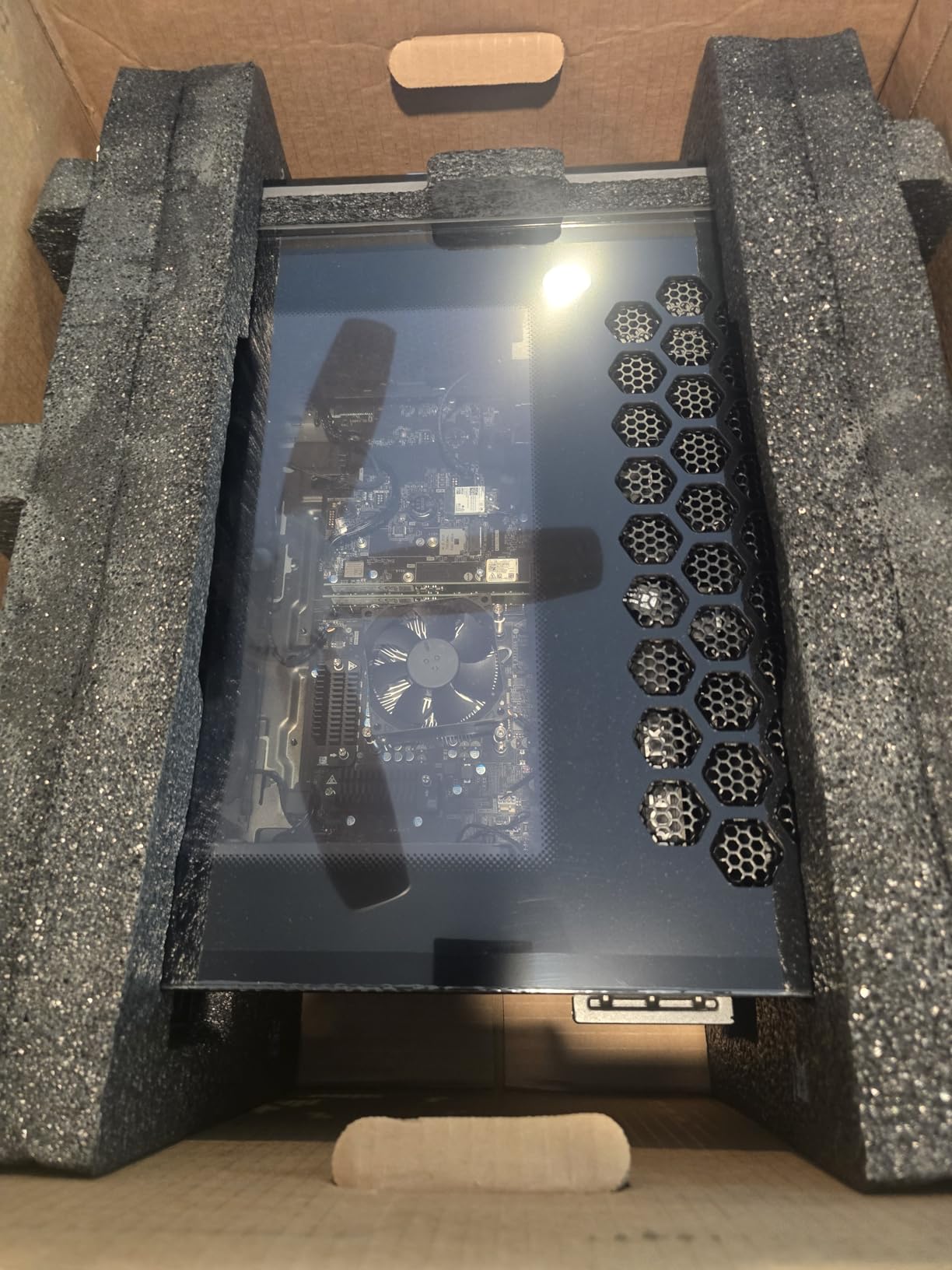 Aurora Gaming Desktop ACT1250 - Intel Core Ultra 7 265F, 32GB DDR5 RAM, 1TB SSD, NVIDIA GeForce RTX 5070, 1000W Platinum Rated PSU, Windows 11 Home, Clear Panel - Black customer photo 2