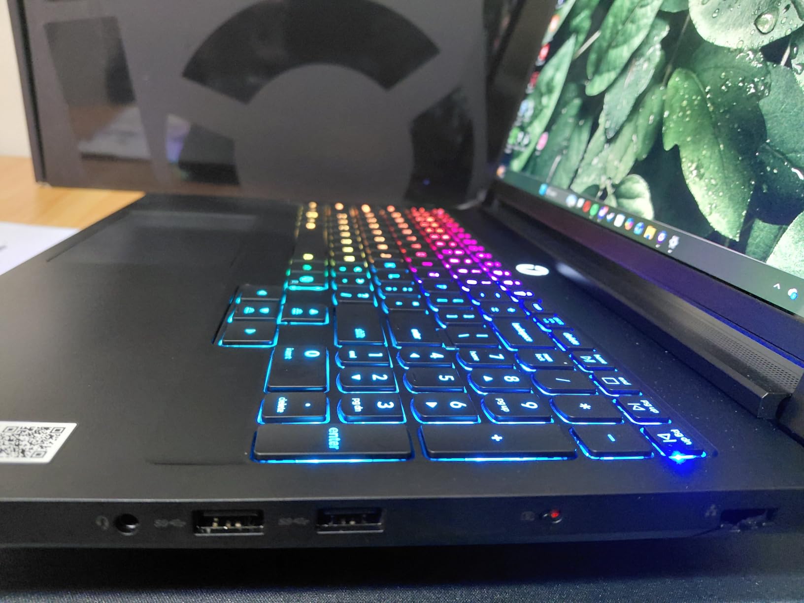 Lenovo Legion Pro 7i Gaming Laptop - Intel Core Ultra 9 275HX - 16