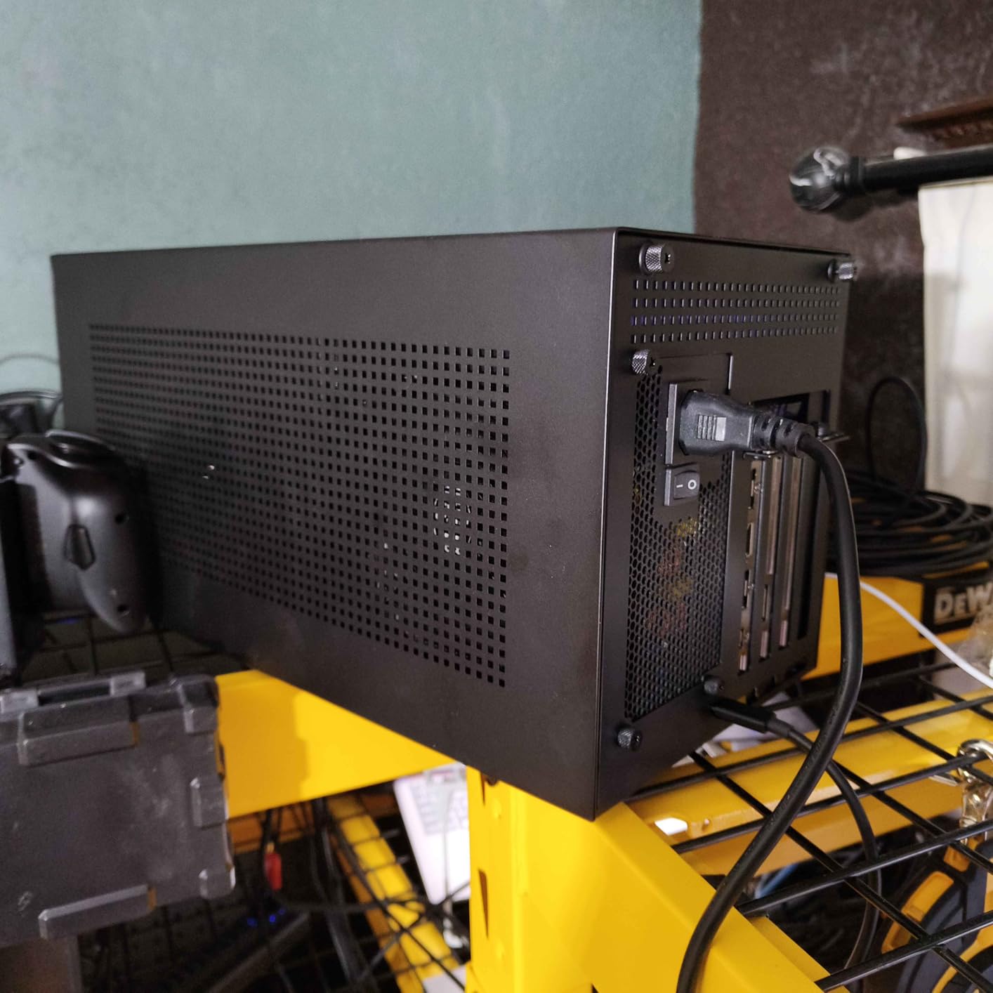 Razer Core X V2 External Graphics Enclosure (eGPU): Compatible with Windows 11 Thunderbolt 4/5 and USB 4 Laptops & Devices - 4 Slot Wide NVIDIA/AMD Graphics Cards PCIe 4.0 Support - 140W PD via USB C customer photo 2