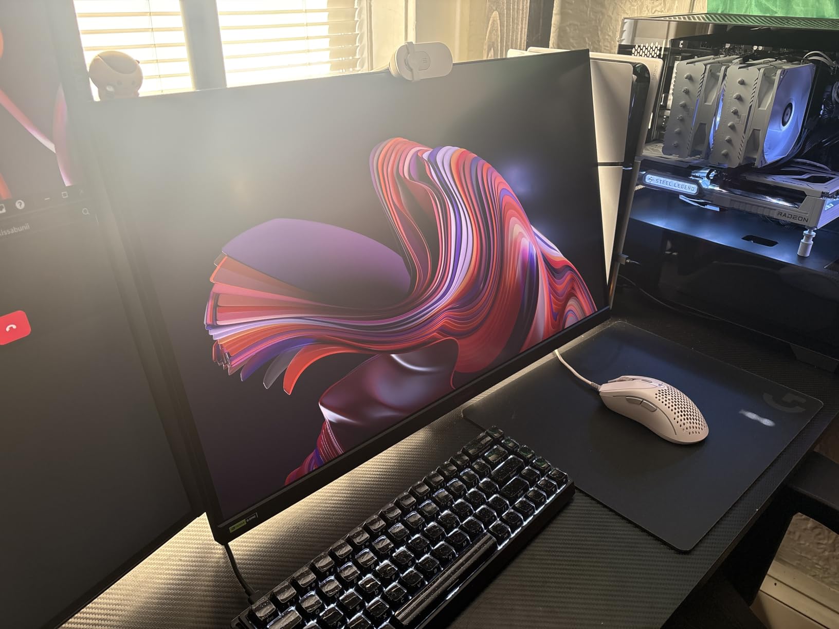 LG 27G640A-B 27-inch Ultragear QHD (2560 x 1440) IPS Gaming Monitor, 300Hz, 1ms, NVIDIA G-Sync, AMD FreeSync Premium, VESA DisplayHDR 400 customer photo 1