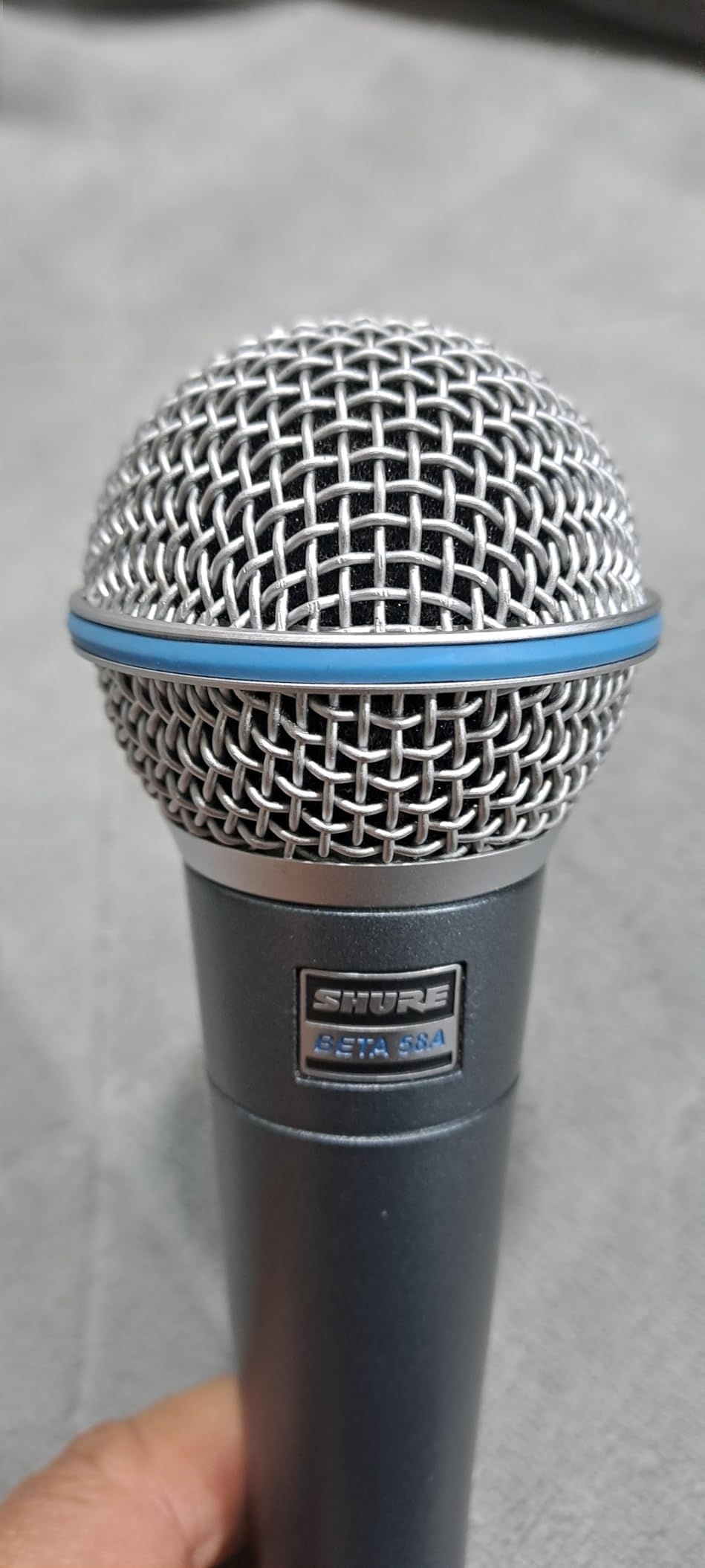 BETA 58A Vocal Microphone - Single Element Supercardioid Dynamic Mic for Stage and Studio with A25D Adjustable Stand Adapter, 5/8