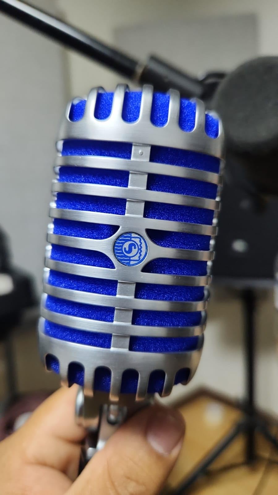 Super 55 Deluxe XLR Vocal Microphone - Vintage-Style Supercardioid Dynamic Mic for Singing, Live Performance & Recording, Classic Sound, Durable Rugged Metal Housing customer photo 1
