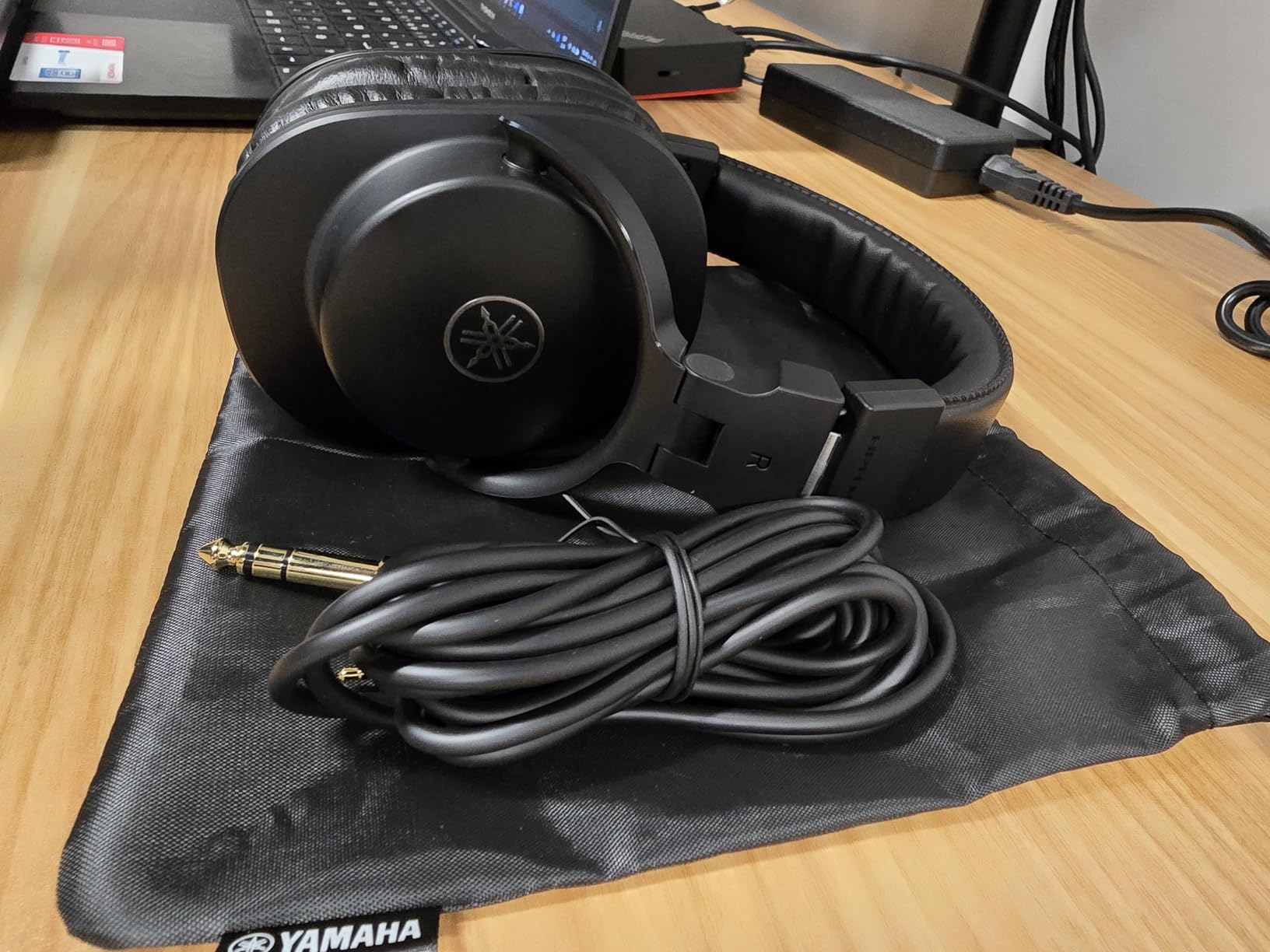 Yamaha HPH-MT5 Monitor Headphones, Black customer photo 2
