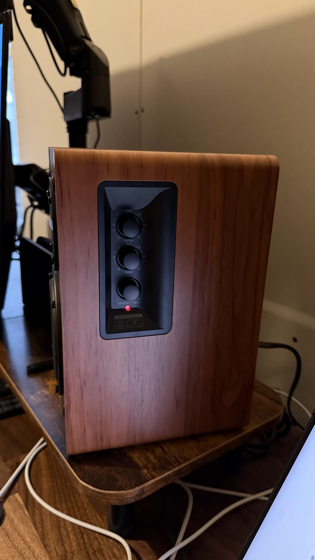 Edifier R1280DB Powered Bluetooth Bookshelf Speakers - Optical Input - Wireless Studio Monitors - 4 Inch Near Field Speaker - 42w RMS - Wood Grain customer photo 2