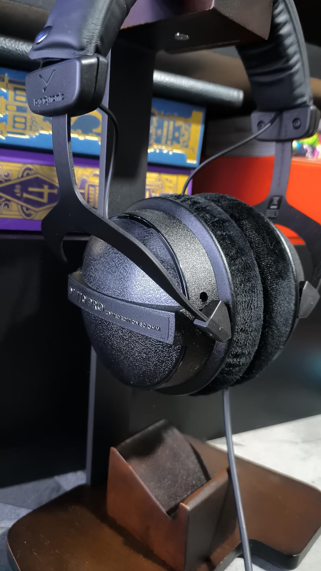 beyerdynamic DT 770 PRO, 80 Ohm, Closed Back, Over Ear, Wired Professional Studio Headphones, Home Recording, Podcast, Monitor, 3m Straight Cable, Black customer photo 2