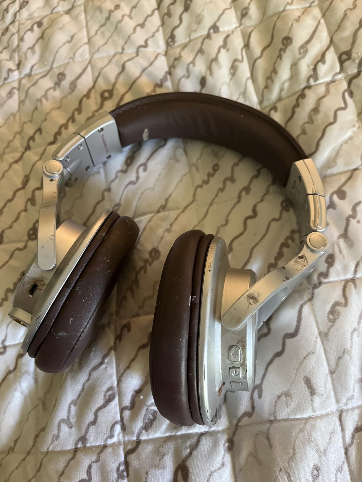 OneOdio A70 Bluetooth Over Ear Headphones, Wireless Headphones with 72H Playtime, Hi-Res, Built-in Mic, 3.5mm/6.35mm Wired Audio Jack for Studio Monitor & Mixing DJ Guitar AMP, Computer PC Gaming customer photo 1