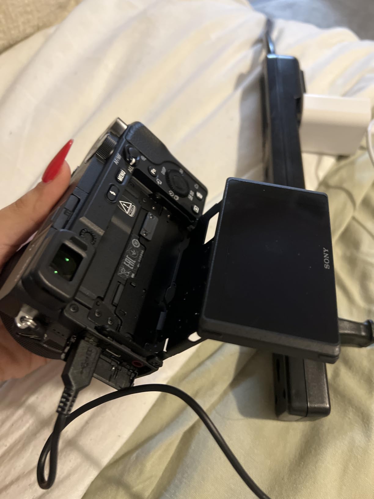 Sony Alpha a6400 Mirrorless Camera: Compact APS-C Interchangeable Lens Digital Camera with Real-Time Eye Auto Focus, 4K Video, Flip Screen & 16-50mm Lens - E Mount Compatible customer photo 2