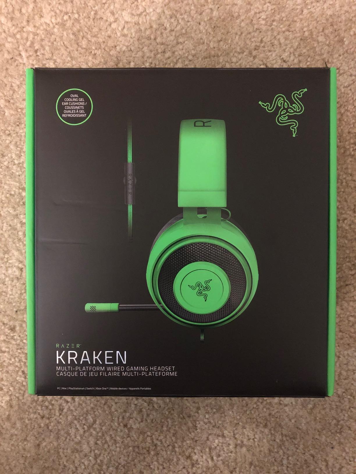 Razer Kraken Gaming Headset: Lightweight Aluminum Frame - Retractable Noise Isolating Microphone - for PC, PS4, PS5, Switch, Xbox One, Xbox Series X & S, Mobile - 3.5 mm Headphone Jack - Black/Blue customer photo 1