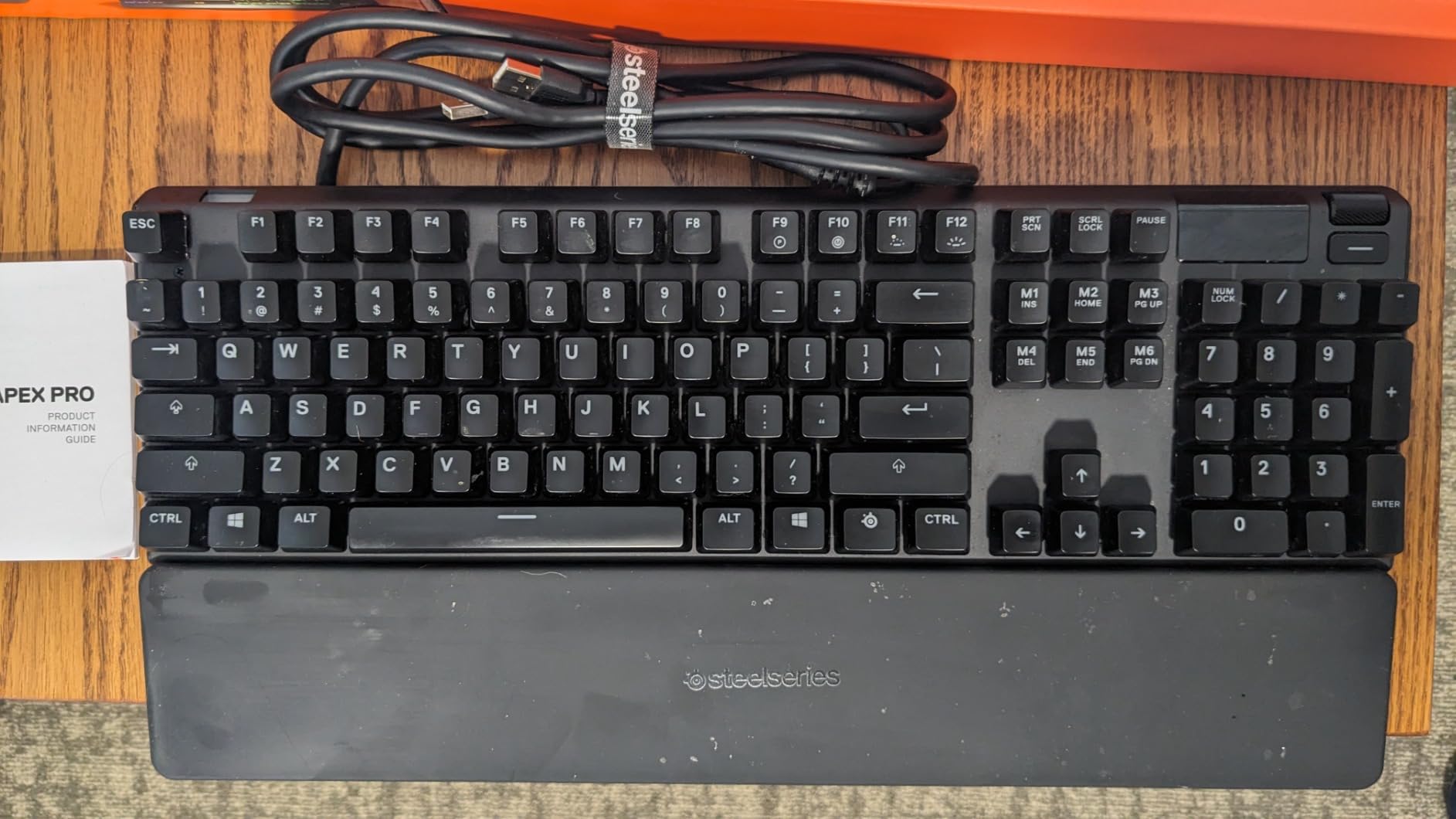 SteelSeries Apex Pro HyperMagnetic Gaming Keyboard - Adjustable Actuation - OLED Screen - RGB - USB Passthrough customer photo 2