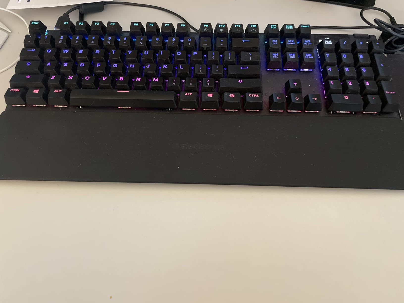 SteelSeries Apex 7 Mechanical Gaming Keyboard - OLED Smart Display - USB Passthrough and Media Controls - Linear, Quiet - RGB Backlit (Red Switch) customer photo 1