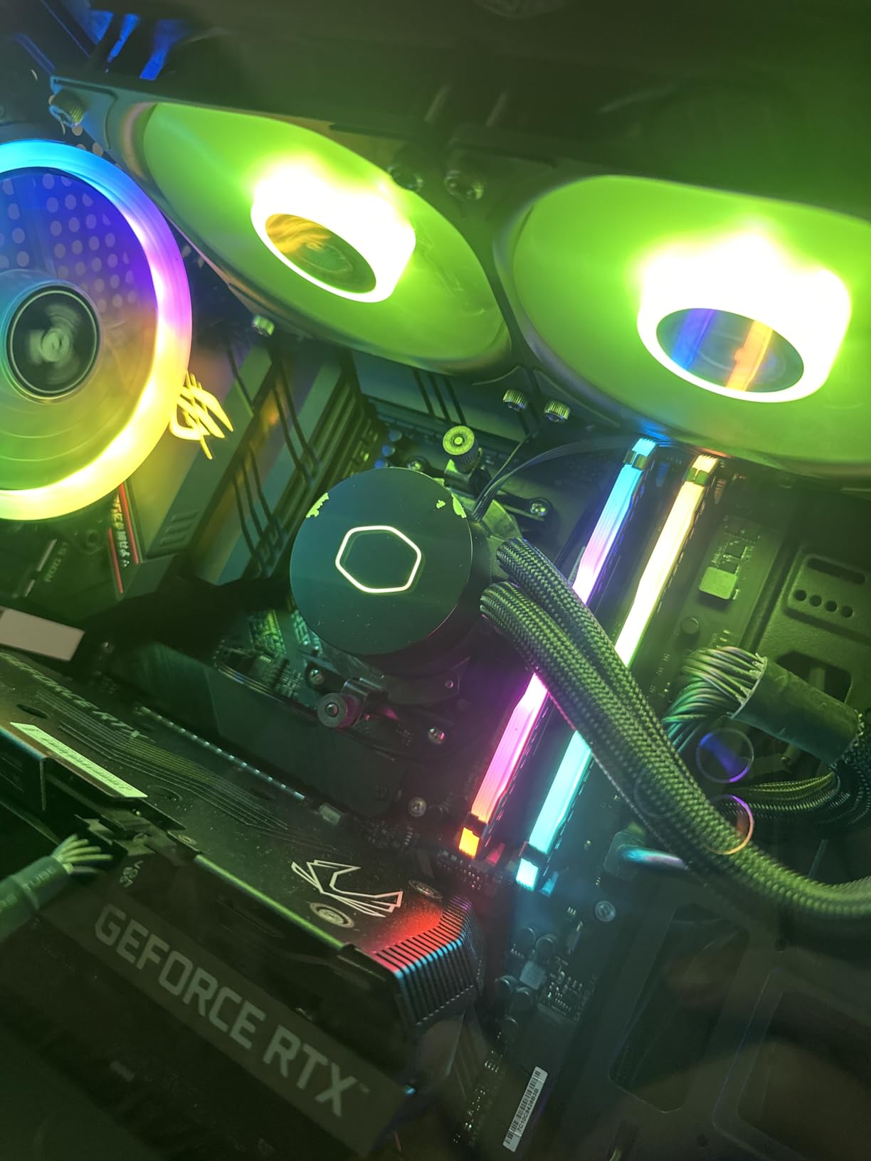 CoolerMaster MasterLiquid ML240L RGB V2, Close-Loop AIO CPU Liquid Cooler, Gen3 Dual Chamber Pump, 240mm Radiator, SickleFlow 120 PWM ARGB, AMD Ryzen AM5/AM4, Intel LGA1700/1200 customer photo 1