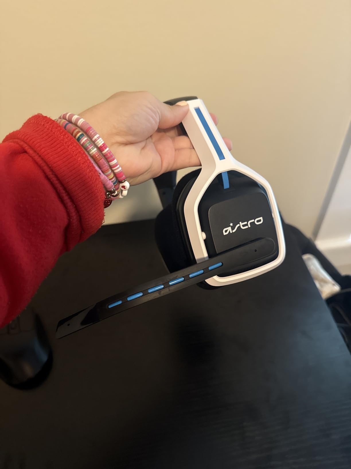ASTRO Gaming Logitech G A20 Gen 2 Wireless Headset PlayStation - White/Blue | Compatible with PlayStation 5, PlayStation 4, PC, Mac customer photo 1