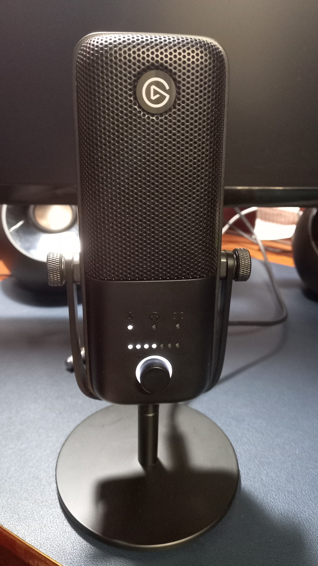 Elgato Wave:3 - USB Condenser Microphone and Digital Mixer for Streaming, Recording, Podcasting - Clipguard, Capacitive Mute, Plug & Play for PC/Mac (Renewed) customer photo 2