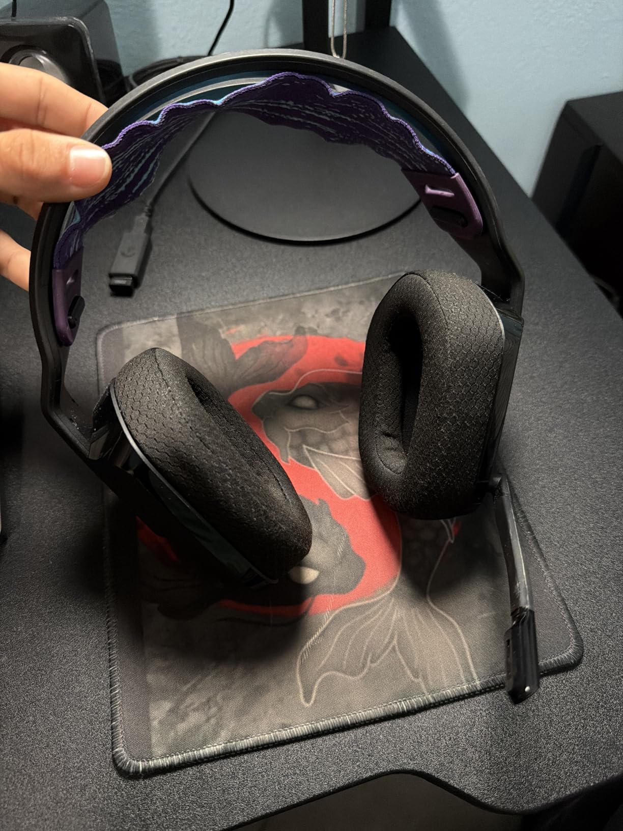 Logitech G535 Lightspeed Wireless Gaming Headset - Lightweight on-Ear Headphones, flip to Mute mic, Stereo, USB Rechargeable - Black customer photo 1