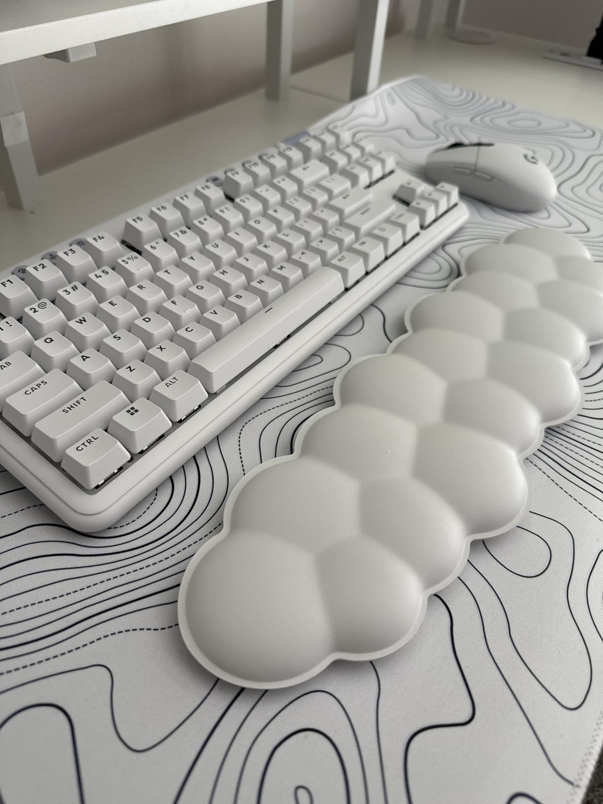 Logitech G715 Wireless Mechanical Gaming Keyboard with LIGHTSYNC RGB, Lightspeed, Tactile Switches (GX Brown), and Keyboard Palm Rest, PC/Mac Compatible - White Mist customer photo 1