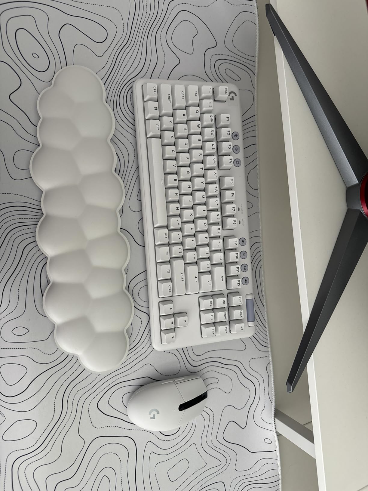 Logitech G715 Wireless Mechanical Gaming Keyboard with LIGHTSYNC RGB, Lightspeed, Tactile Switches (GX Brown), and Keyboard Palm Rest, PC/Mac Compatible - White Mist customer photo 2