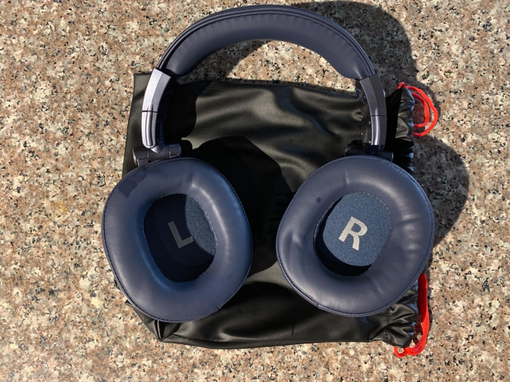 OneOdio A71 Hi-Res Studio Recording Headphones - Wired Over Ear Headphones with SharePort, Monitoring Mixing Foldable Headset with Stereo Sound, 3.5/6.35MM Jack for PC Computer DJ Guitar-Black customer photo 2