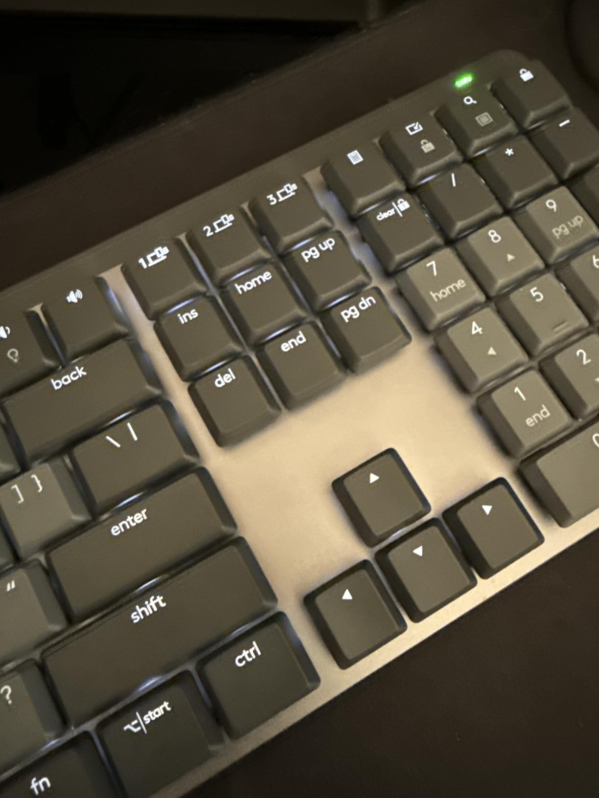 Logitech MX Mechanical Wireless Illuminated Keyboard - Tactile, Low-Profile Full-Size, Bluetooth, USB-C Rechargeable customer photo 1