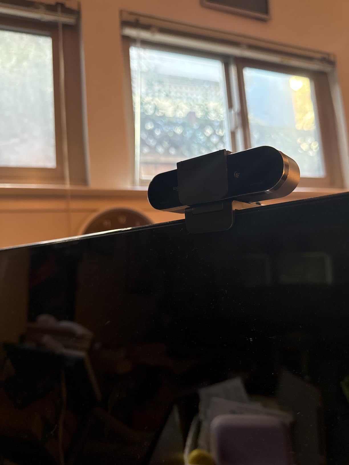 Logitech Brio 4K Webcam, Video Calling, Noise-Cancelling mic, HD Auto Light Correction, Wide Field of View, Windows Hello, Works with Microsoft Teams, Zoom, Google Meet, PC/Mac/Laptop/MacBook/Tablet customer photo 1