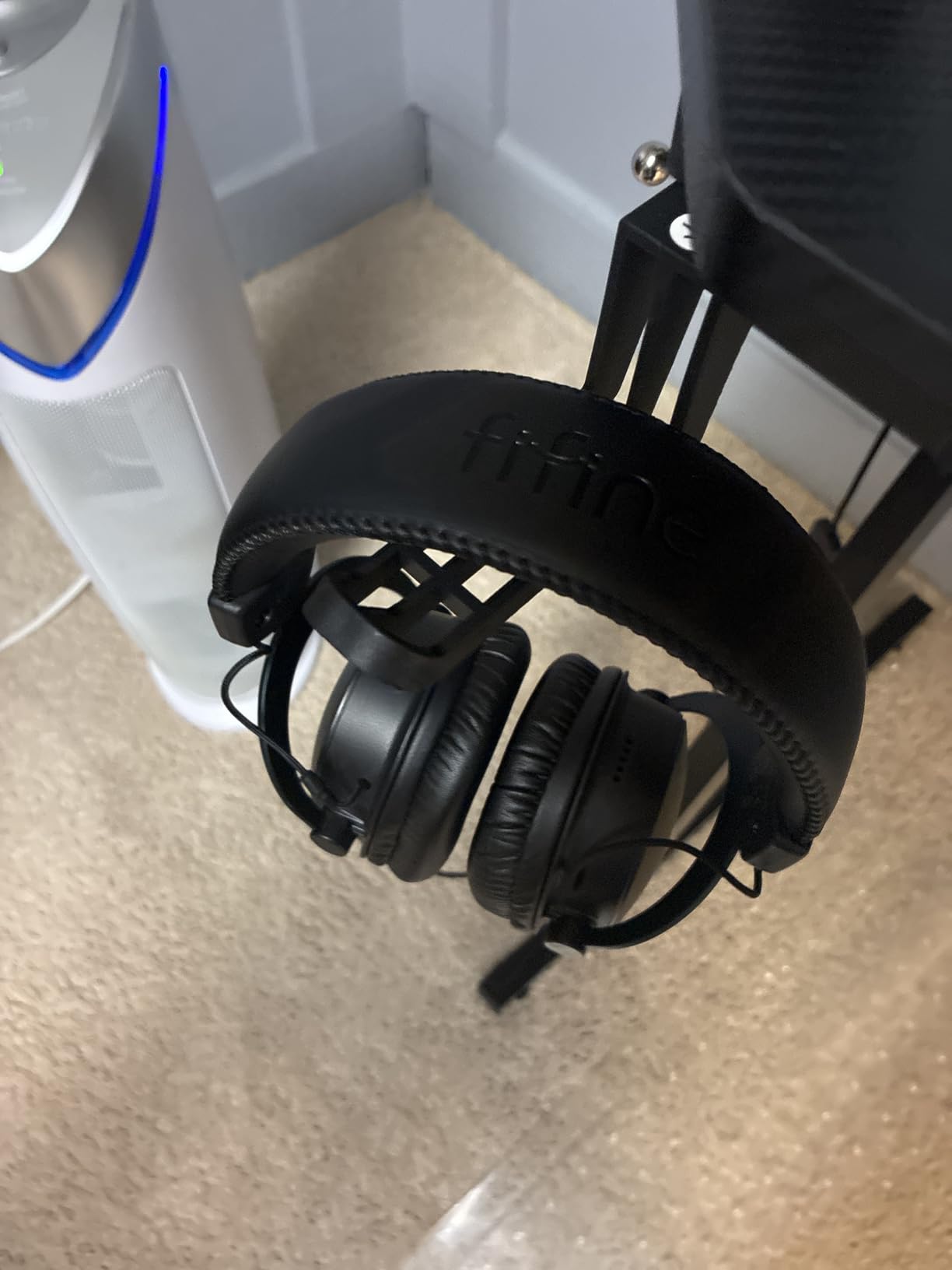 Homall Gaming Computer Desk with Carbon Fiber Surface, Gaming Table Z Shaped Pc Home Office with Cup Holder&Headphone Hook(55 in, Black) customer photo 1