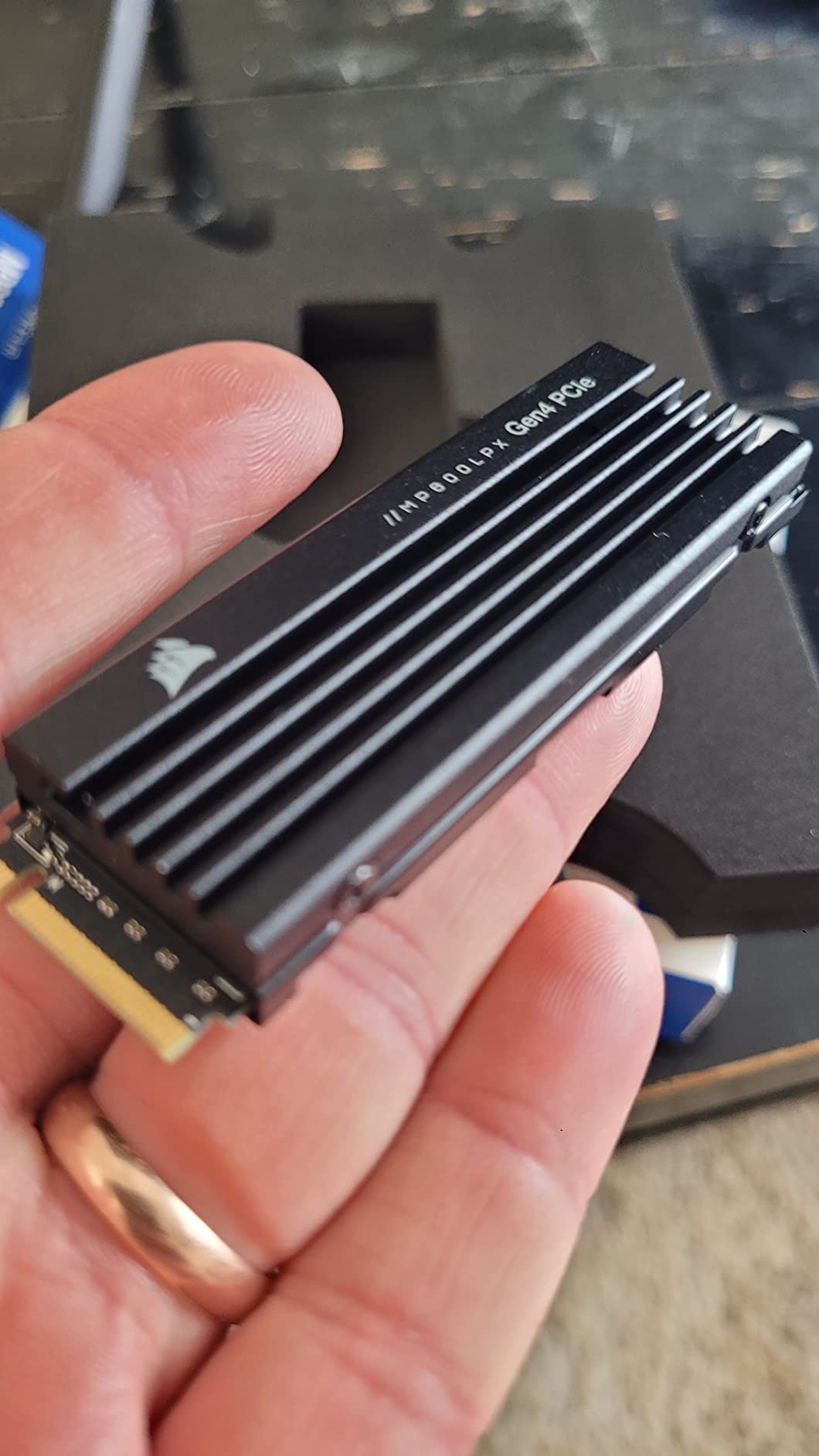 Corsair MP600 PRO LPX 1TB M.2 NVMe PCIe x4 Gen4 SSD - Optimized for PS5 (Up to 7,100MB/sec Sequential Read & 5,800MB/sec Sequential Write Speeds, High-Speed Interface, Compact Form Factor) Black customer photo 1