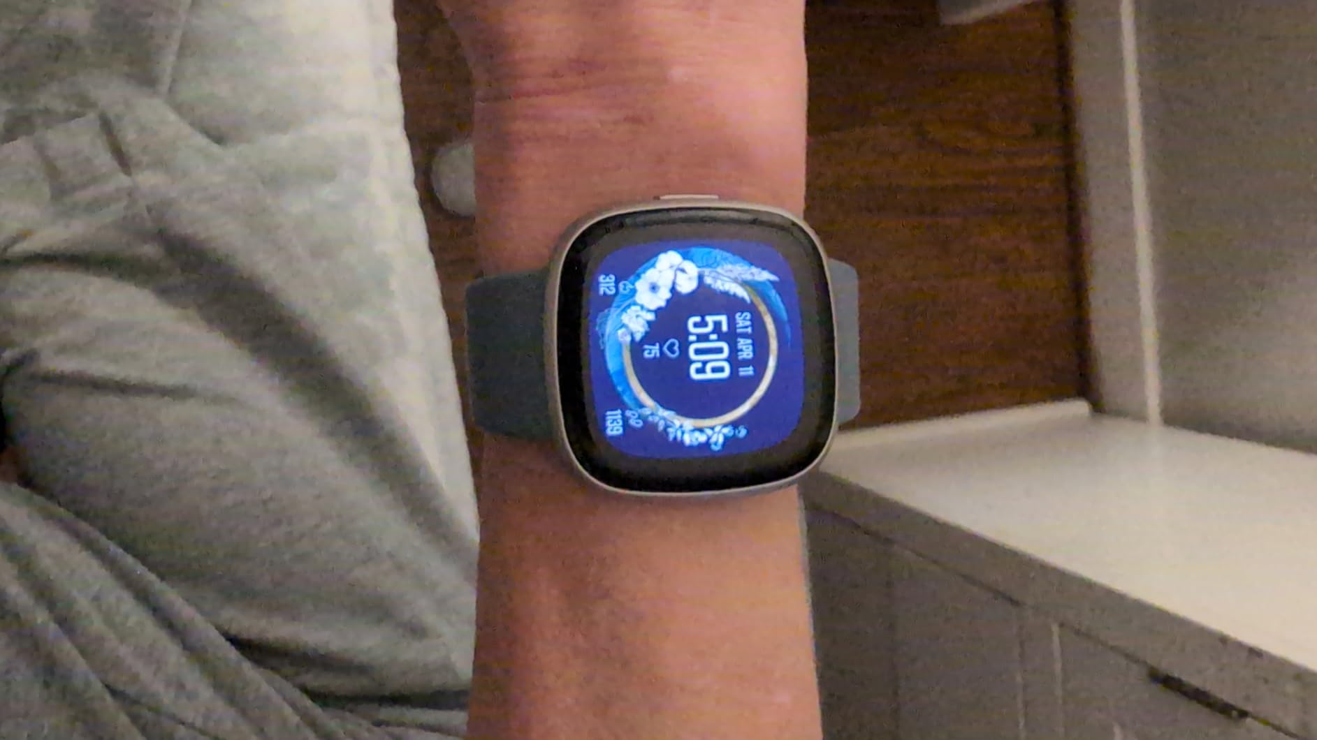 Fitbit Versa 4 Fitness Smartwatch with Daily Readiness, GPS, 24/7 Heart Rate, 40+ Exercise Modes, Sleep Tracking, Black/Graphite customer photo 2