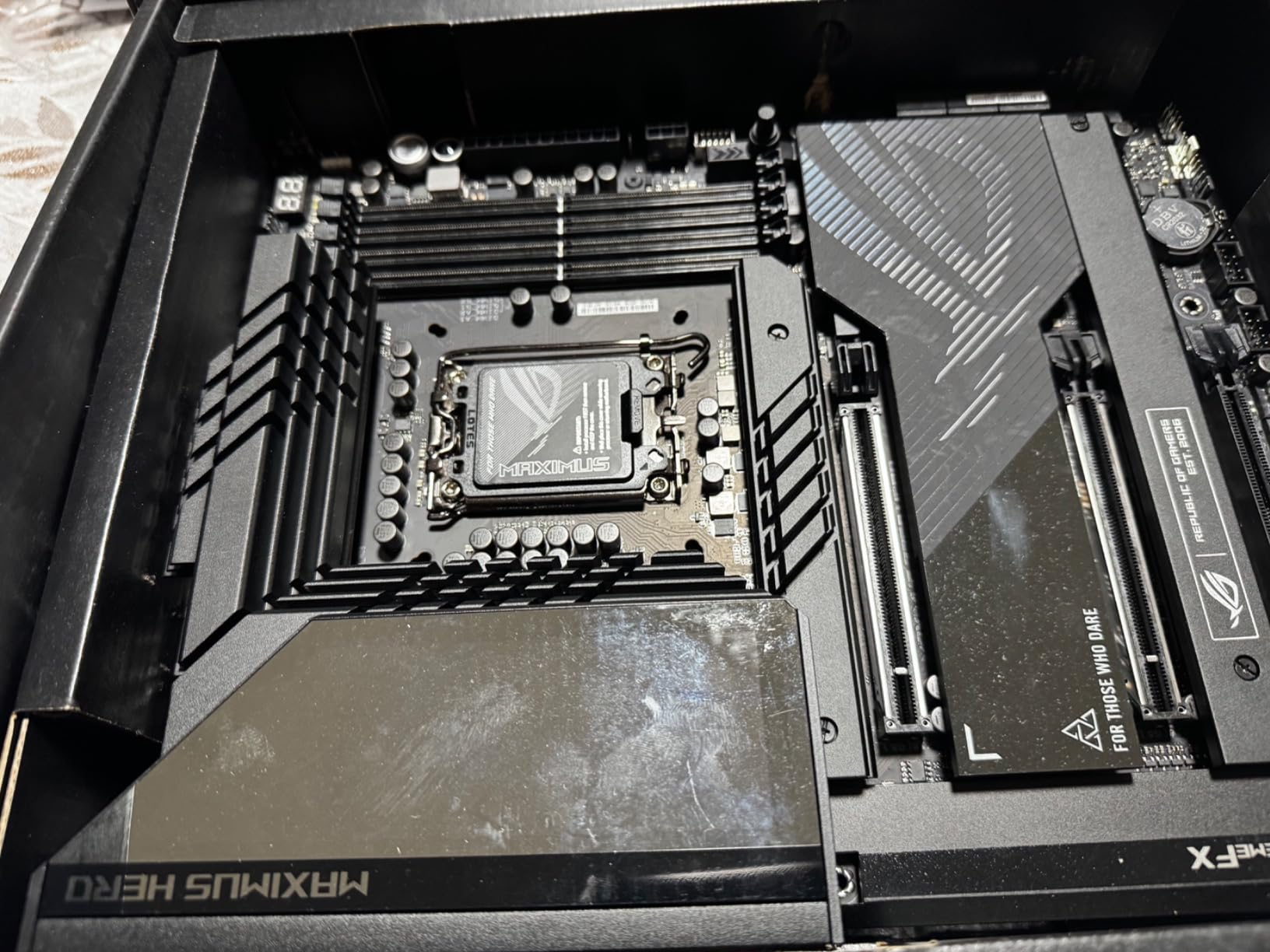 ROG MAXIMUS Z790 HERO Intel Z790 LGA 1700 ATX customer photo 2