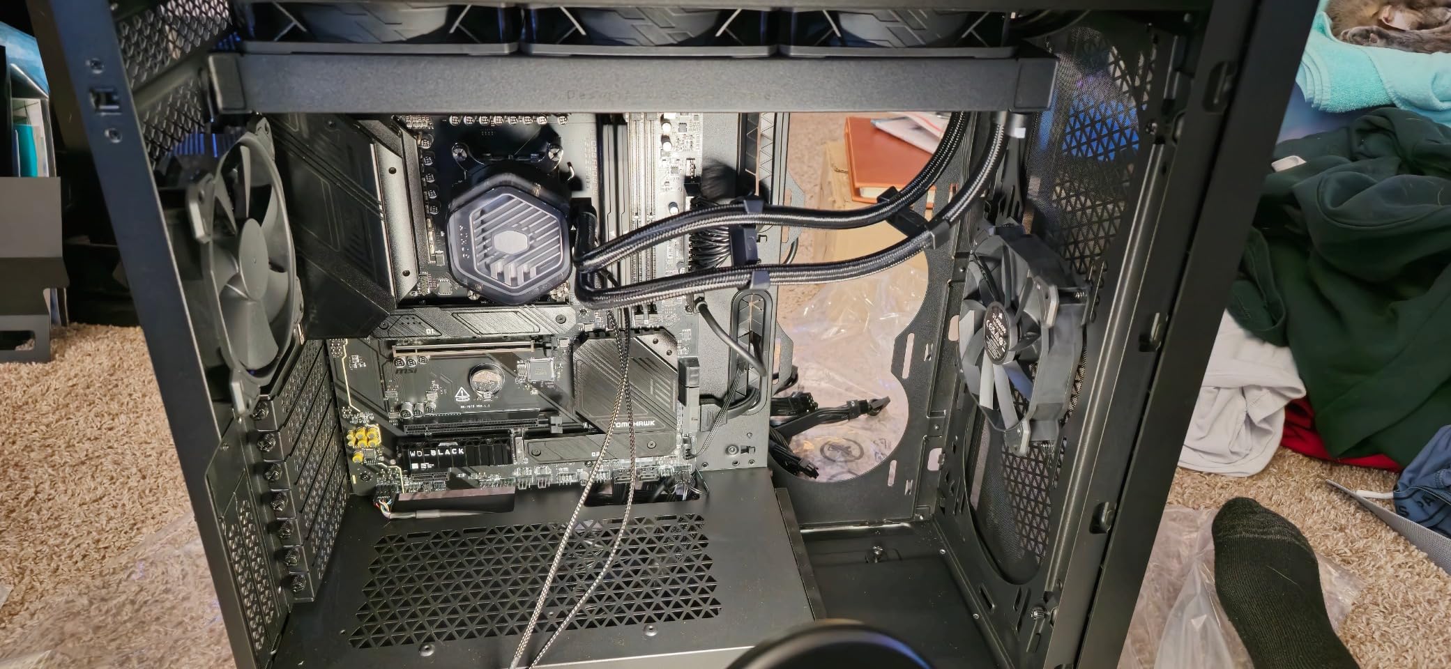 MAG B650 Tomahawk WiFi Gaming Motherboard (AMD Ryzen 9000/8000/7000 Series Processors, AM5, DDR5, PCIe 4.0, M.2, SATA 6Gb/s, USB 3.2 Gen 2, HDMI/DP, Wi-Fi 6E, Bluetooth 5.3, 2.5Gbps LAN, ATX) customer photo 2