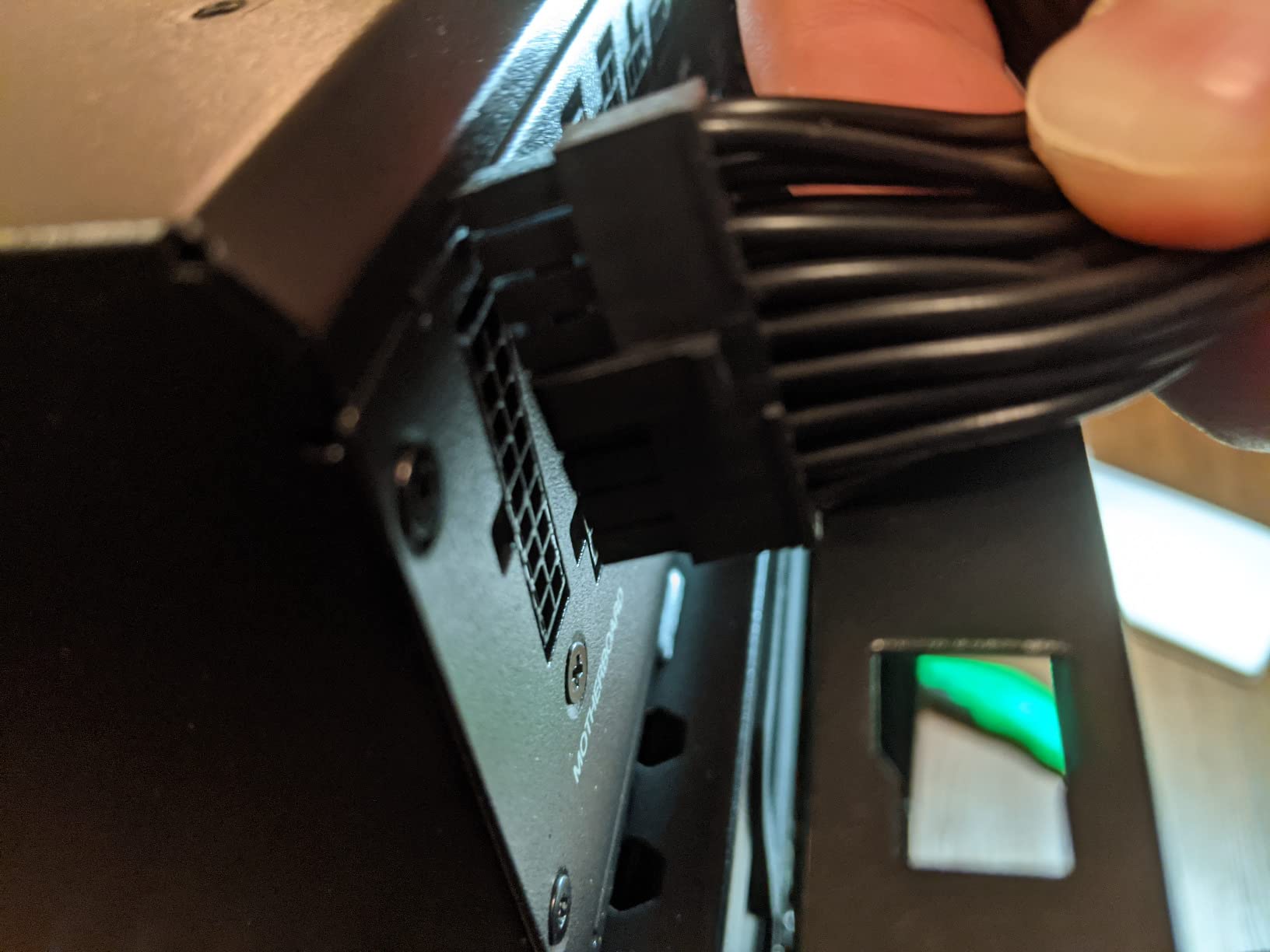 Corsair RM1000x Shift Fully Modular ATX Power Supply - Modular Side Interface - ATX 3.1 & PCIe 5.1 Compliant - Zero RPM Fan Mode - 105C-Rated Capacitors - 80 Plus Gold Efficiency - Black customer photo 2