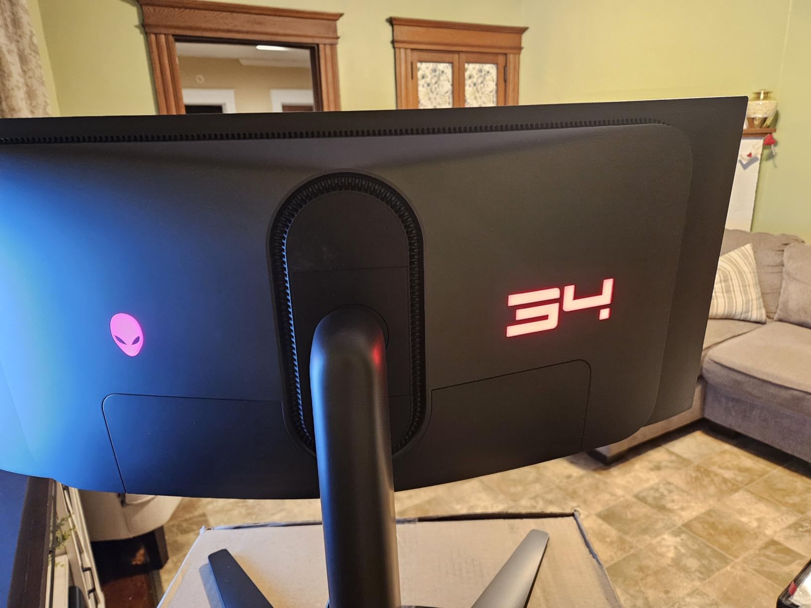 Alienware AW3423DWF Curved QD-OLED Gaming Monitor, 34-inch Quantum Dot, 0.1ms 165Hz 21:9, DisplayHDR 400, AMD FreeSync Premium Pro customer photo 1