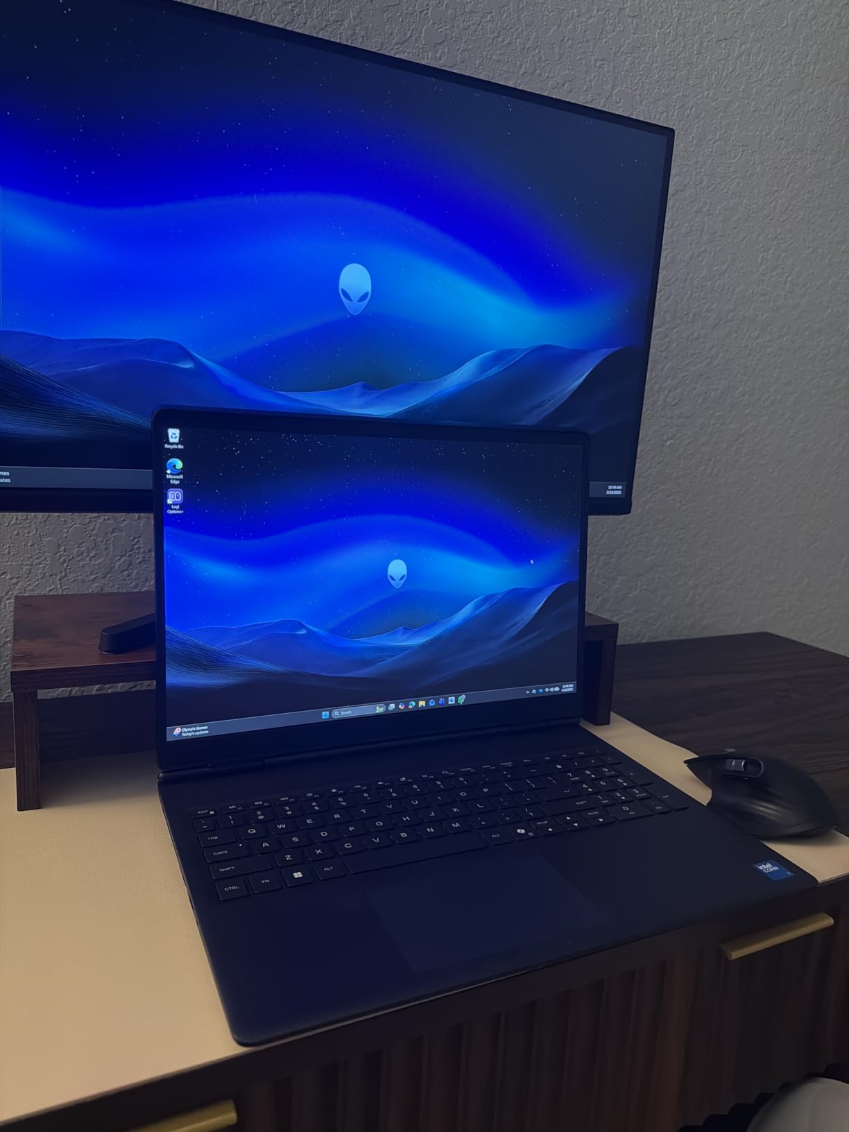 Alienware 16 Aurora Gaming Laptop - 16