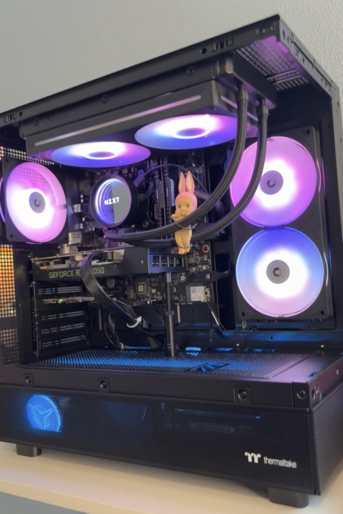 NZXT F120 RGB Core - 120mm Hub Mounted RGB Fan - 8 Individually Controllable LEDs - Semi Transparent Fan Blades - Hydrodynamic Bearing - PWM Control - CAM Software - Black customer photo 2