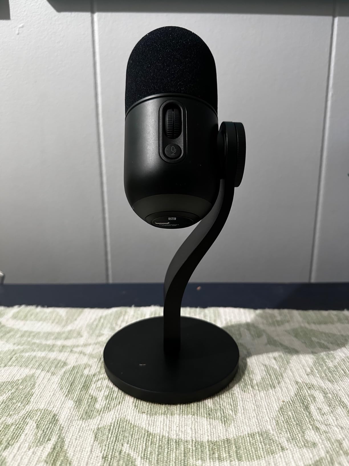 Logitech G Yeti GX Dynamic RGB Gaming Microphone with LIGHTSYNC, USB Mic for Streaming, Supercardioid, USB Plug and Play for PC/Mac - White customer photo 2