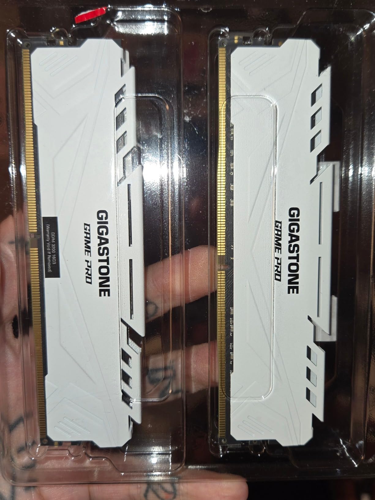 【DDR4 RAM】 GIGASTONE Game PRO 32GB Kit (2x16GB) DDR4 3200MHz PC4-25600 CL 16-18-18-40 Intel XMP 2.0 AMD Ryzen 1.35V UDIMM 288 Pin Unbuffered Non ECC High Performance Gaming Desktop Memory - White customer photo 2
