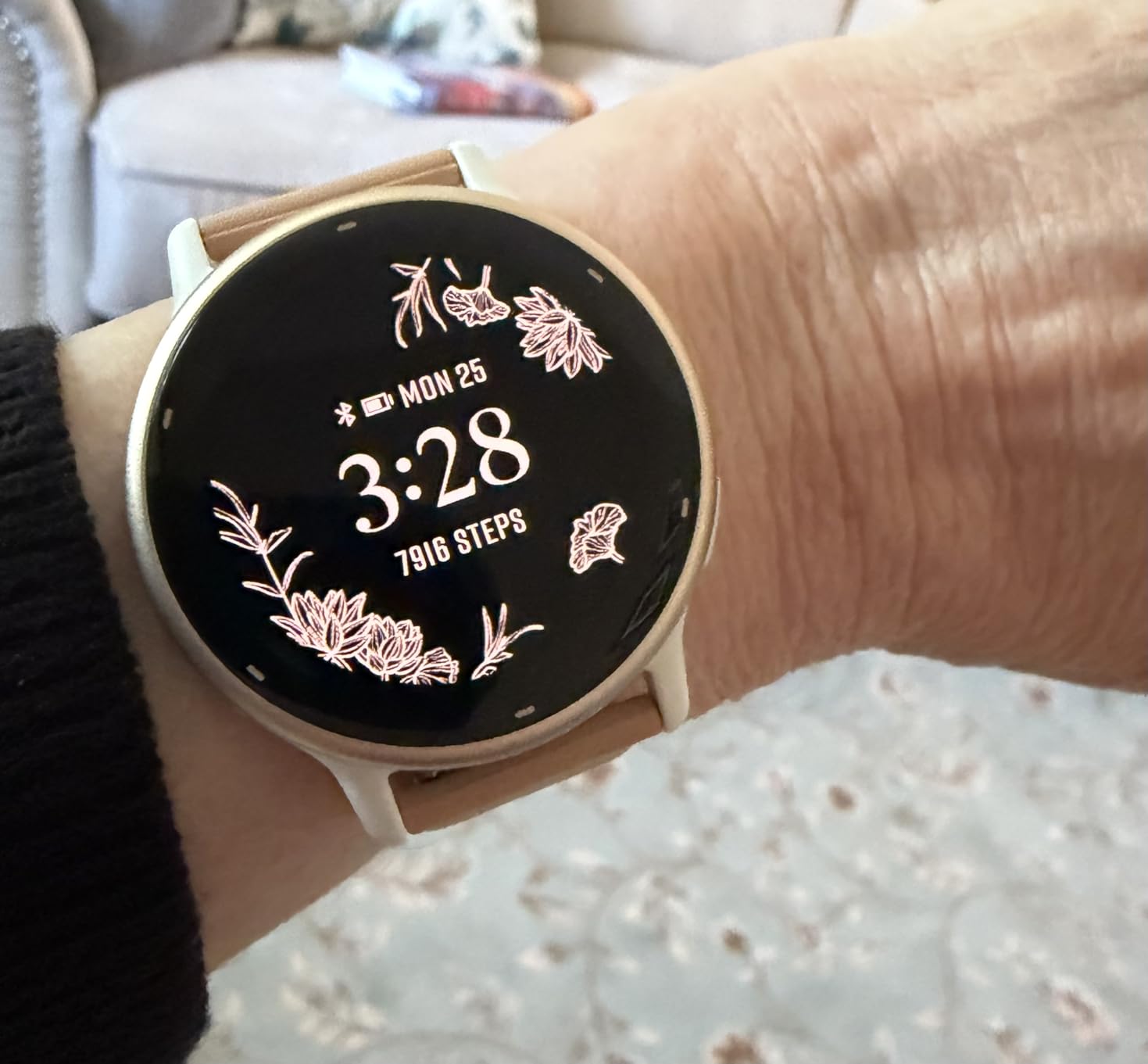 Garmin vivoactive 5, Health and Fitness GPS Smartwatch, AMOLED Display, Up to 11 Days of Battery, Orchid customer photo 2