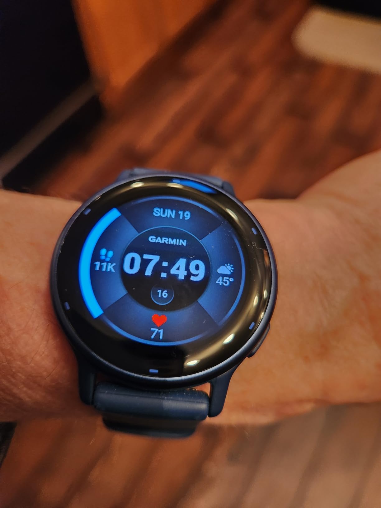 Garmin vívoactive 5, Health and Fitness GPS Smartwatch, AMOLED Display, Up to 11 Days of Battery, Ivory customer photo 1
