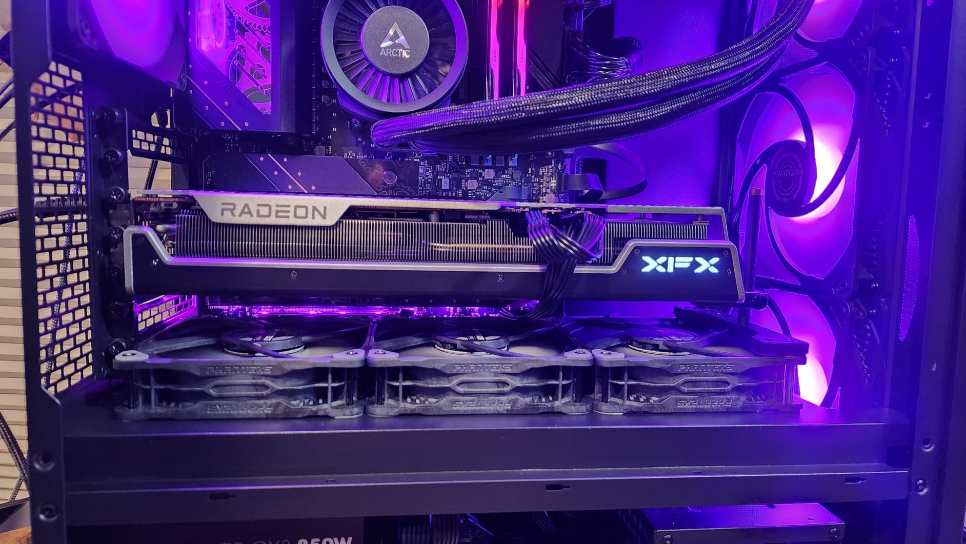 XFX Speedster MERC319 RX 7800 XT Black Gaming Graphics Card 16GB GDDR6 HDMI 3xDP, AMD RDNA 3 RX-78TMERCB9 customer photo 1
