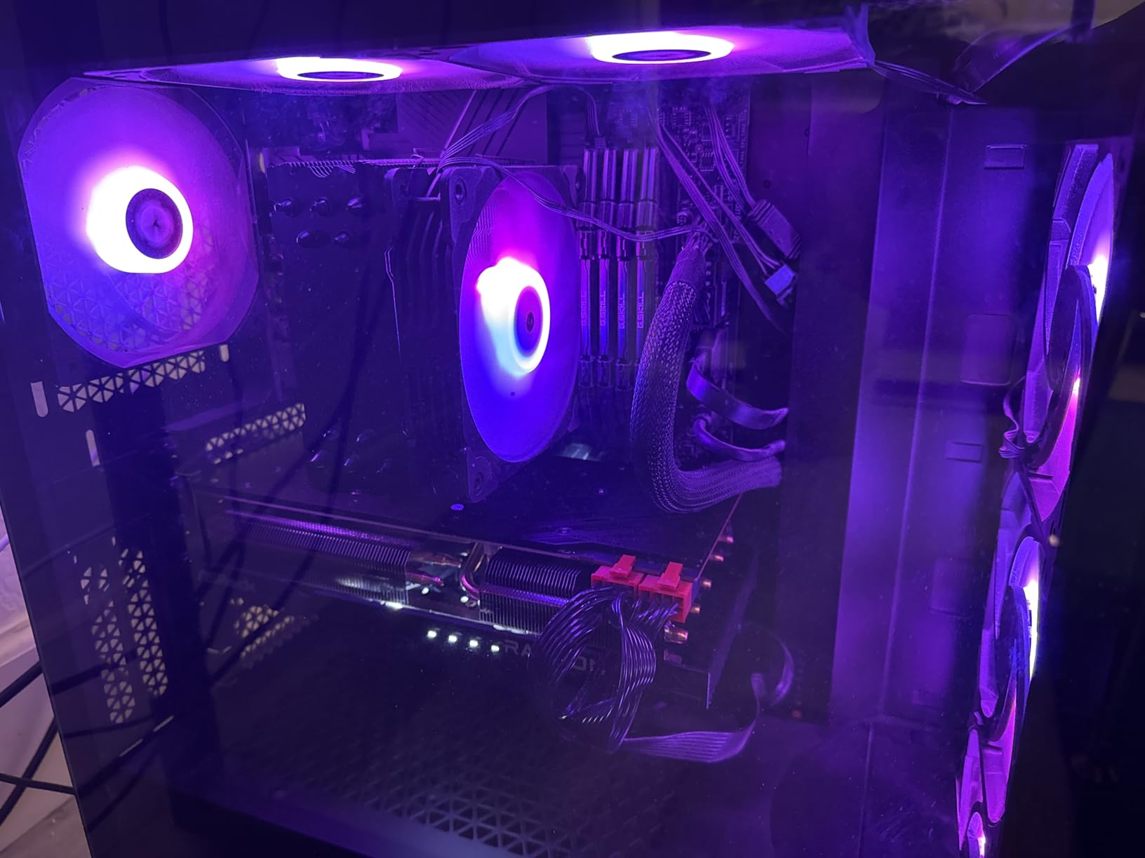 AMD Radeon RX 7700 XT Challenger 12GB GDDR6 192-bit 0dB Silent Cooling 7680 x 4320 DisplayPort HDMI LED Indicator 18Gbps Dual Fan Graphics Card customer photo 2