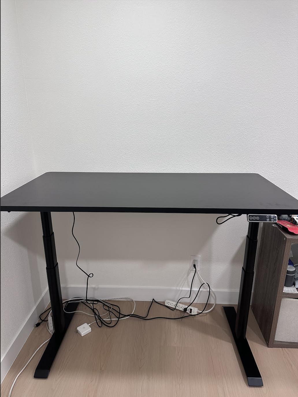 FlexiSpot E7 Pro - E6 Pro Oval Leg Dual Motor 3 Stages Standing Desk 55x28 Inch Whole-Piece Board Electric Height Adjustable (White Frame + Maple Desktop) customer photo 2