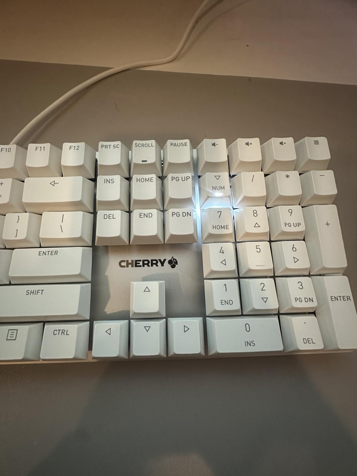 Cherry KC 200 MX, Wired Mechanical Office Keyboard, Modern Design with Elegant Aluminum Surface, USB-A Connection, MX2A Silent RED Switches, Black/Bronze customer photo 2