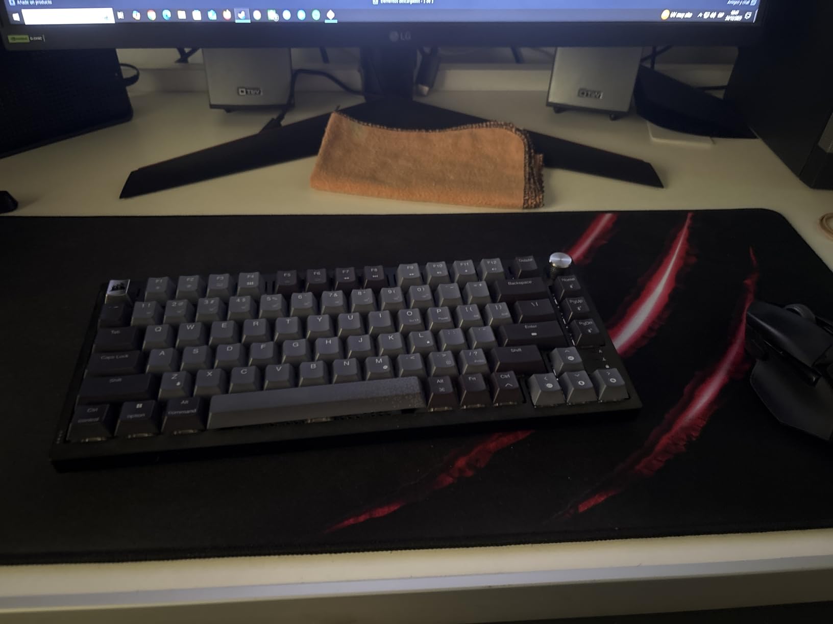 Corsair K65 Plus Wireless RGB Mechanical Gaming Keyboard - Pre-Lubricated MLX Red Linear Switches - PBT Dye-Sub Keycaps - PC, Mac, PS5, PS4, Xbox, iPad - QWERTY NA - Black/Gray customer photo 1