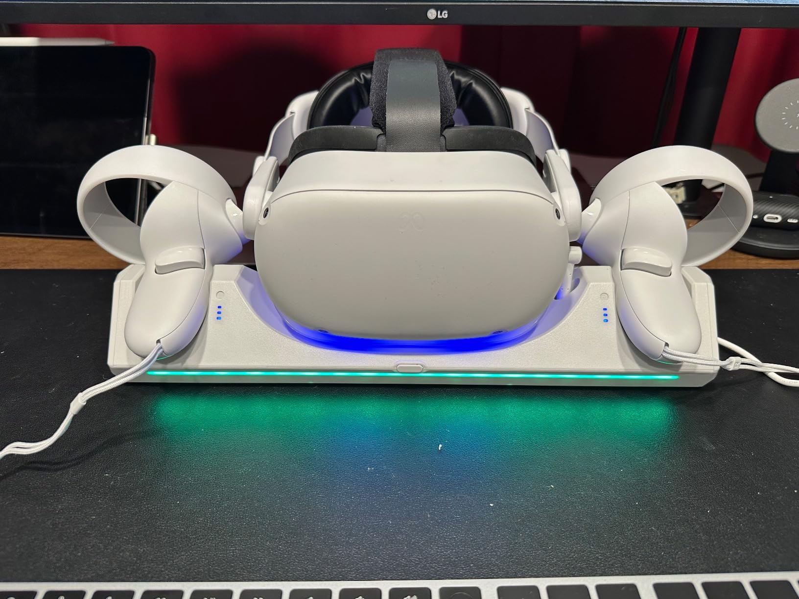 Hurra Charging Dock for Meta Quest 2, VR Charging Station for Oculus Quest 2 Support LED Indicator/Magnetic Charging Headset & Touch Controllers, with 2 Rechargeable Batteries, USB-C Charger & Cable customer photo 2