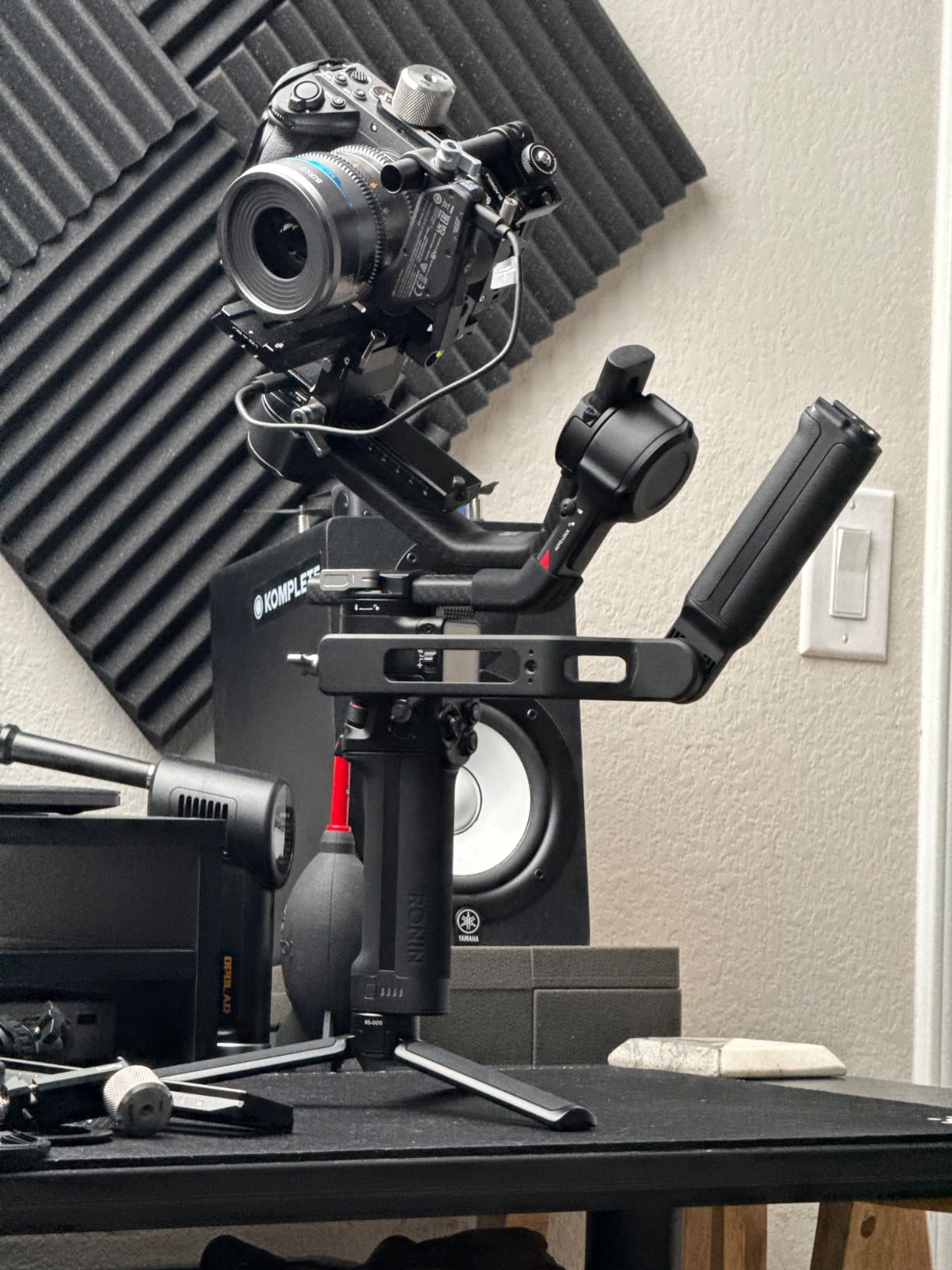 DJI RS 4 Pro, 3-Axis Gimbal Stabilizer for DSLR & Cinema Cameras, 2nd-Gen Native Vertical Shooting, 4.5kg (10lbs) Payload, Camera Gimbal customer photo 1