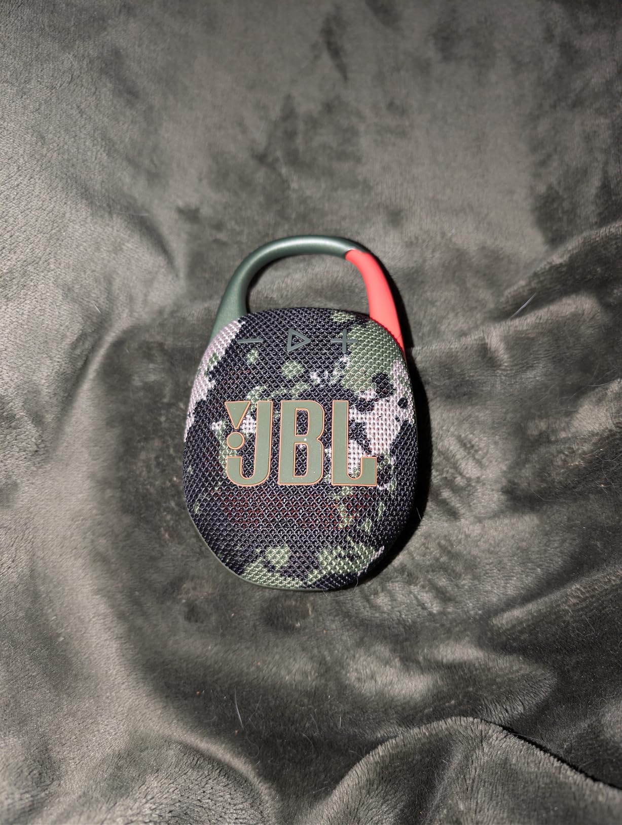 JBL Clip 5 - Ultra-Portable, Waterproof & Dustproof Bluetooth Speaker, Big JBL Pro Sound, Integrated Carabiner, Up to 12 Hours of Play (Black) customer photo 1