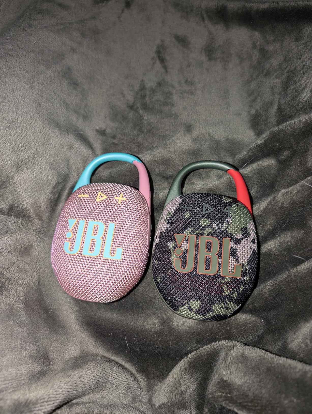 JBL Clip 5 - Ultra-Portable, Waterproof & Dustproof Bluetooth Speaker, Big JBL Pro Sound, Integrated Carabiner, Up to 12 Hours of Play (Black) customer photo 2